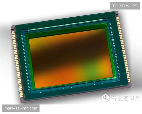 索尼体育事业部展示新型智能篮球，内置传感器可追踪弧度与转速供训练使用