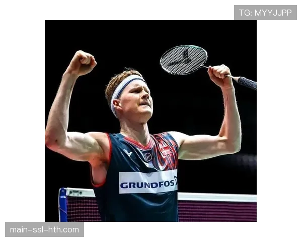 特写：全英赛颁奖礼，丹麦老将安东森眼含热泪亲吻亚军奖牌